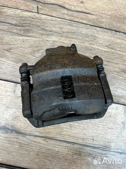 Тормозной суппорт передний левый Nissan Almera N16