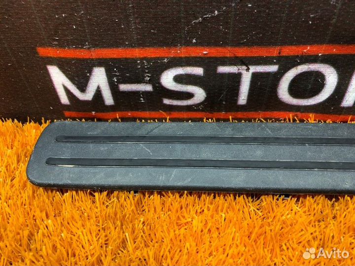 Накладка на порог салона задняя правая Volkswagen