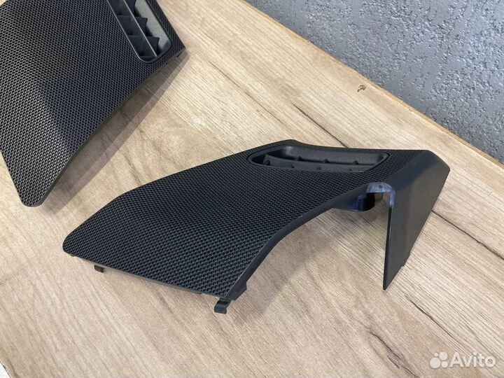 Сетки динамиков (в торпедо) Mercedes W210