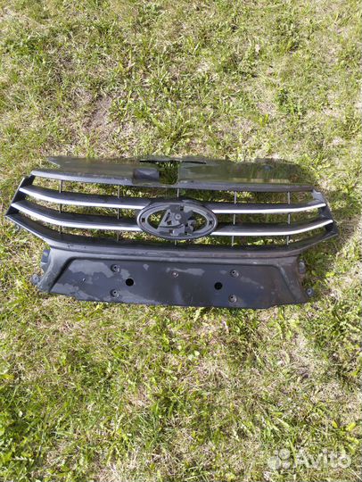 Решетка радиатора vesta