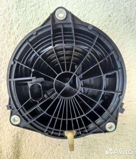 Электрозамок-Эмблема Volkswagen polo 6 2020 года