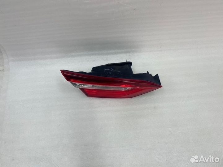 Фонарь внутренний задний левый Toyota Camry