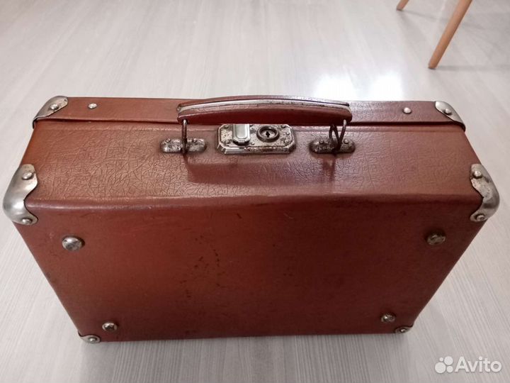 Продам чемодан 60-ых годов ретро