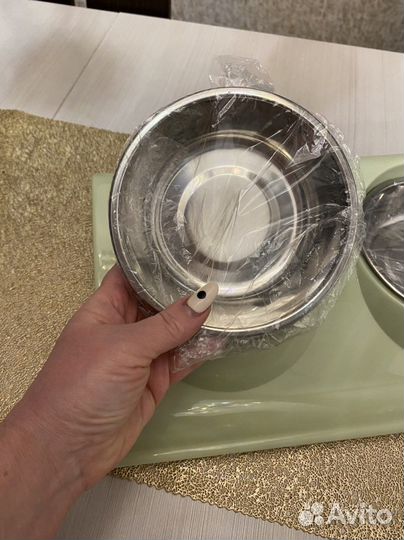 Миски для собак или кошек на подставке