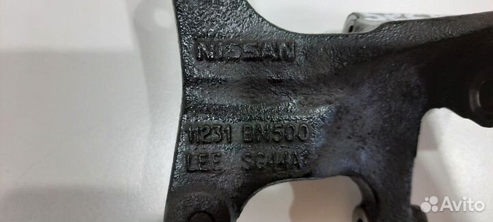 Кронштейн опоры двигателя (Nissan Primera)