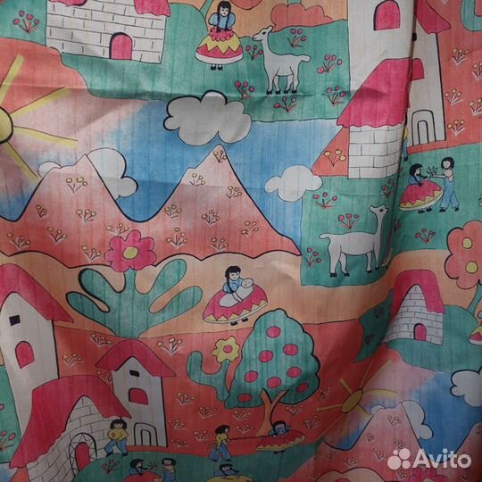 Шторы для детской яркие атласные б/у