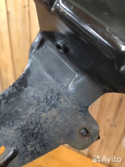 Кронштейн бачка гидроусилителя Ford Focus 2