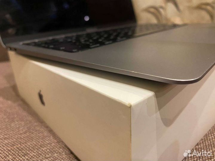Macbook air 13 2020 i3