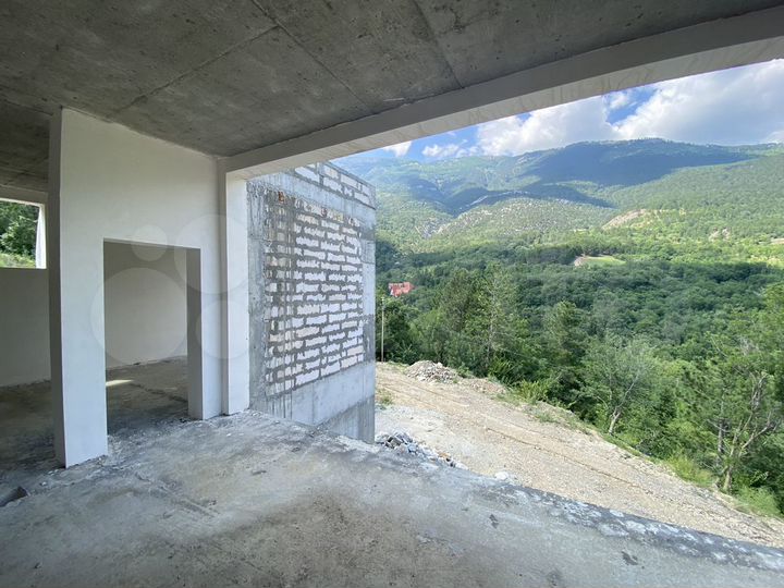 Коттедж 1187 м² на участке 50 сот.