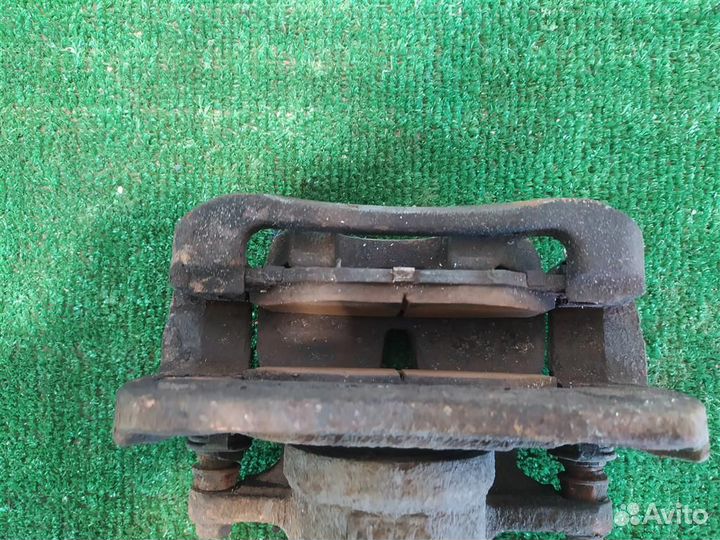 Суппорт тормозной передний левый Toyota RAV4 A30