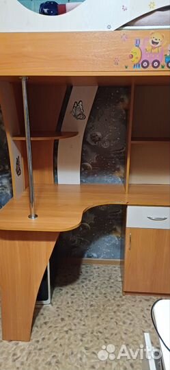 Кровать чердак со столом и шкафом