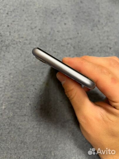 Телефон iPhone 11