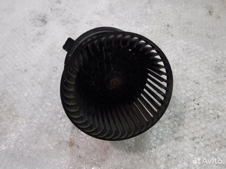 Моторчик печки Пежо 308 1 T7