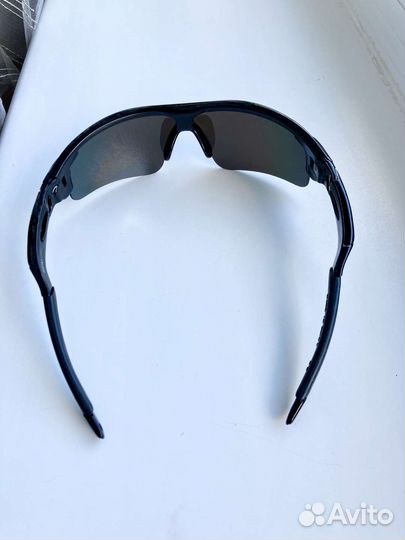 Чëрные спортивные очки