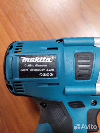 Аккумуляторные ножницы по металлу Makita