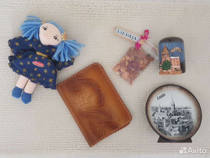 Сувениры из разных стран и городов