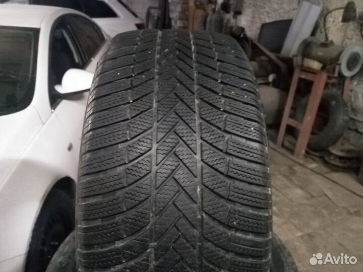 Bridgestone Blizzak LM-005 285/45 R20
