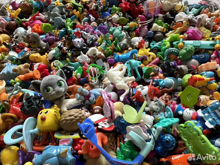 Игрушки из «Киндер сюрприз» пакетом 5 кг