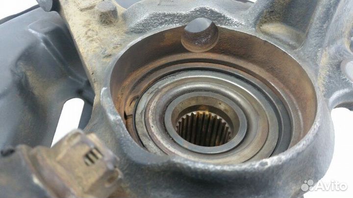 Ступица передняя левая Toyota Avensis AZT250 2005