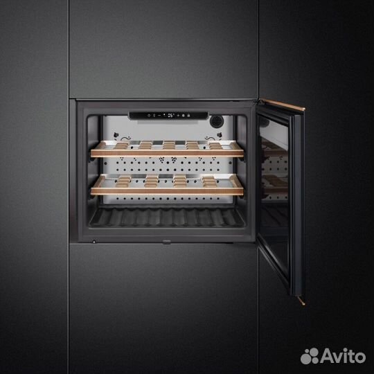 Встраиваемый винный шкаф Smeg CVI621NR3