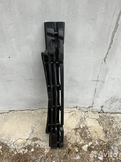 Усилитель переднего бампера priora 2