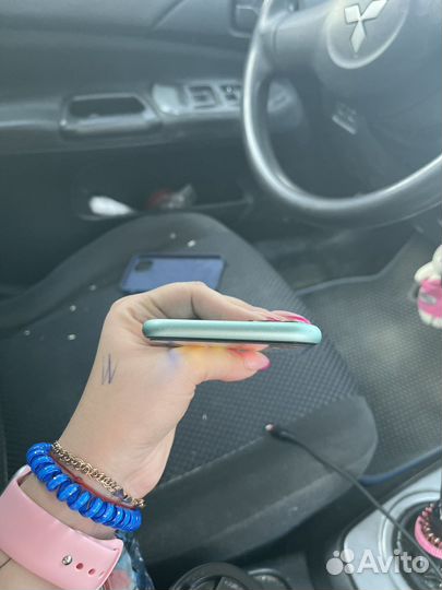Телефон iPhone 11