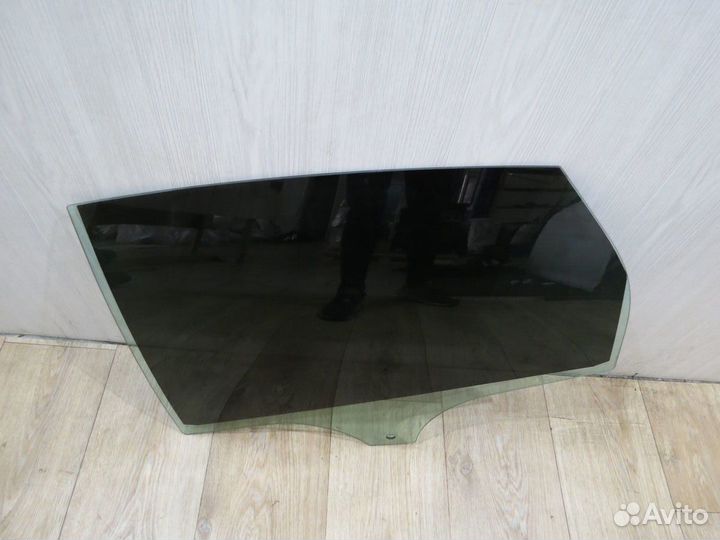 Стекло заднее левое Ford Focus 3