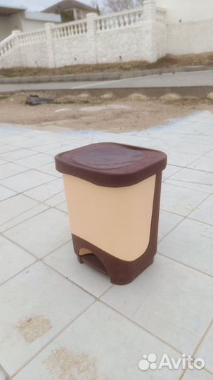 Уличная мусорка