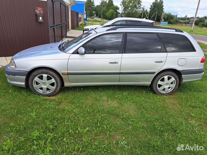 Toyota Avensis, 2002
