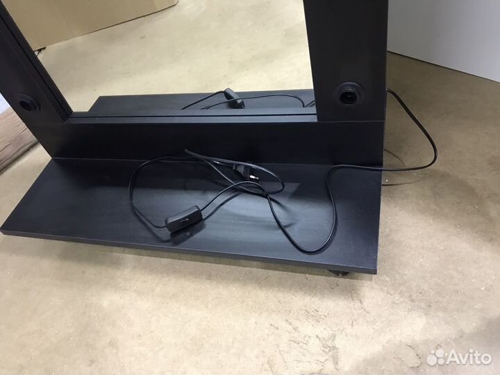 Напольное зеркало