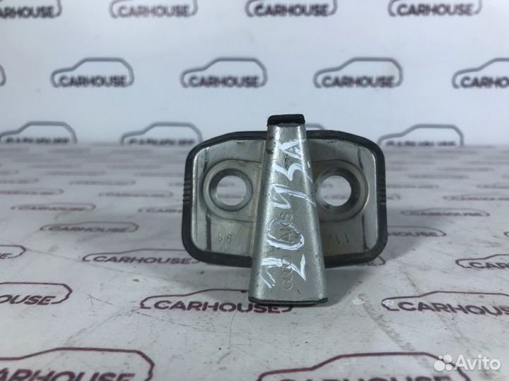 Ответная часть замка двери задняя левая Audi A4 B5