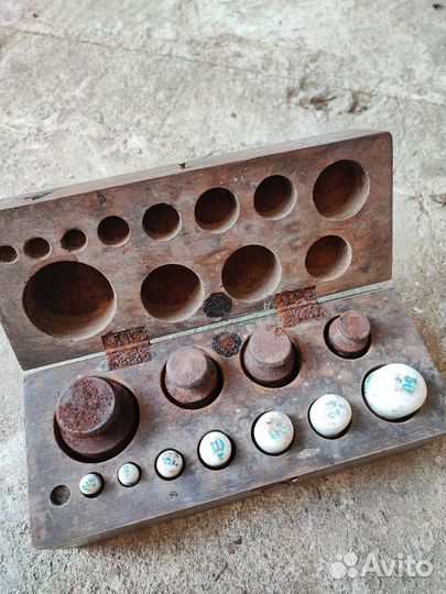 Набор старинных гирек