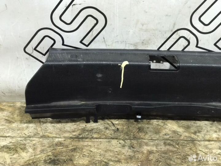 Накладка замка багажника Mercedes-Benz C-Class