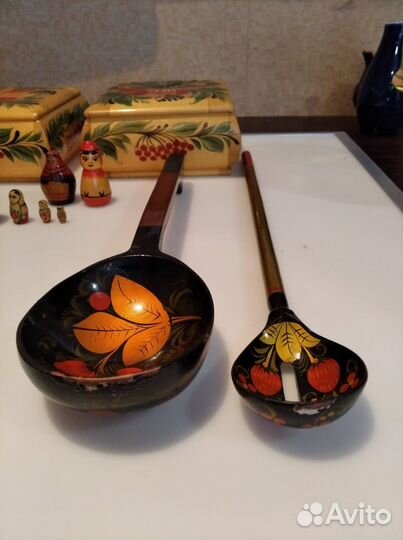 Матрешки, черпак хохлома, шкатулки
