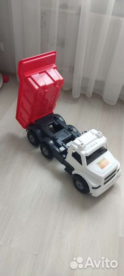 Игрушка грузовик (очень большой)