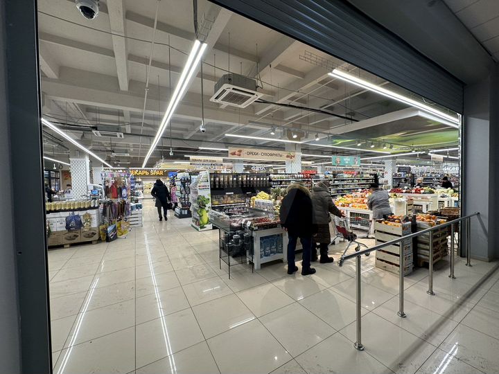 Торговое помещение 1028 м²