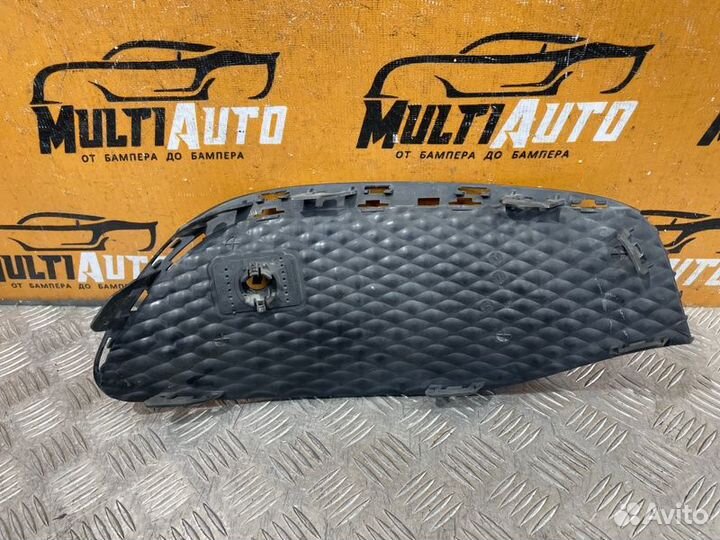 Решетка в бампер передняя левая Mercedes E-Classe