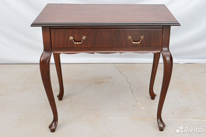 Старинный дамский столик сервант