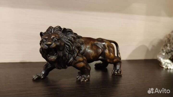 Бронзовый лев