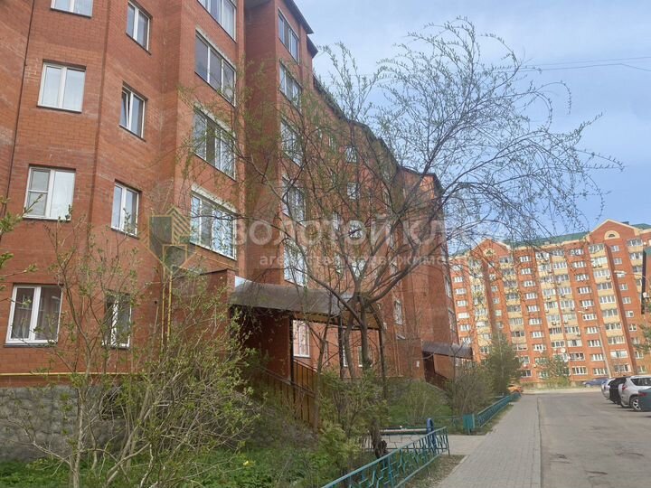 2-к. квартира, 64 м², 1/6 эт.