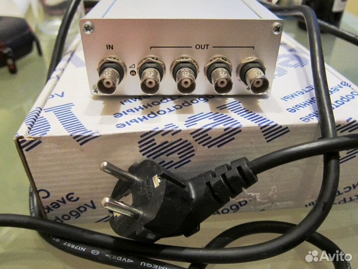 Усилитель распределитель видеосигнала LES DS-14VD