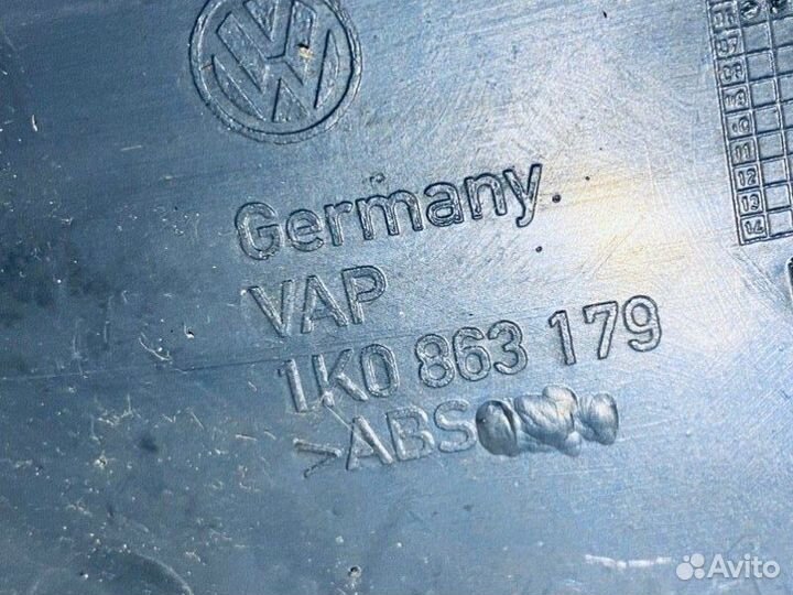 Кронштейн бампера передний левый Volkswagen Golf V