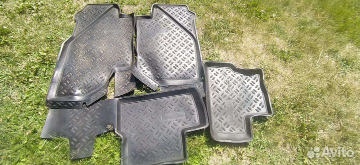 Коврик резиновый на гранту седан