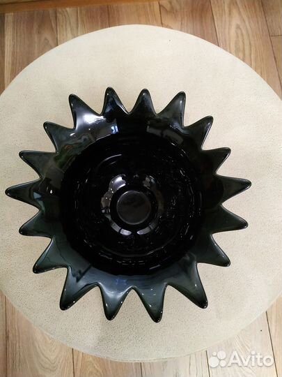 Вазочка из темного стекла