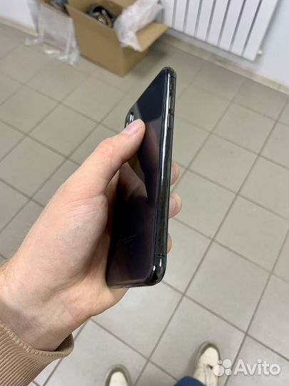 iPhone X, 64 ГБ