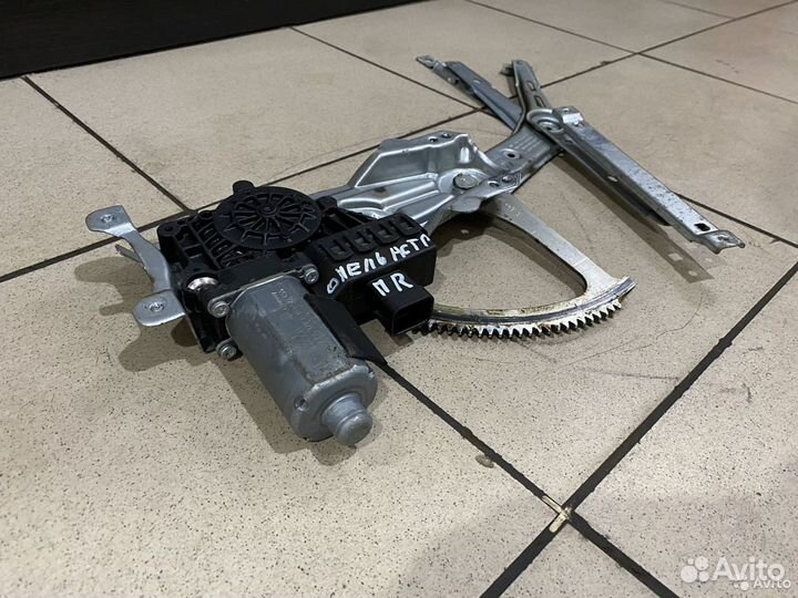 Стеклоподьемник передний правый Opel Astra H