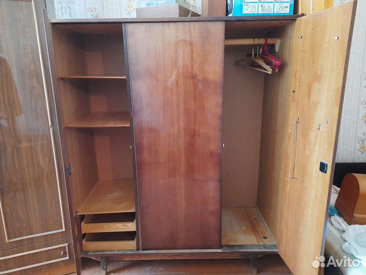 Диван, камод, шкаф