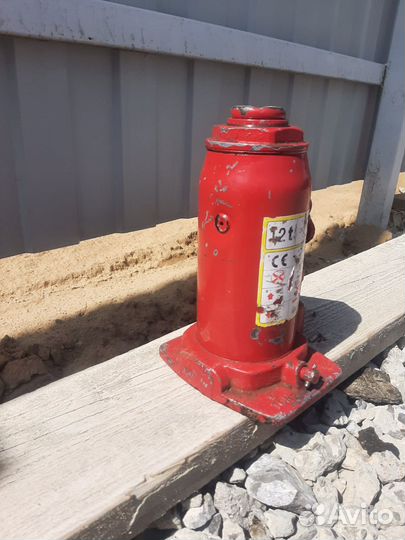 Домкрат гидравлический 12 тонн