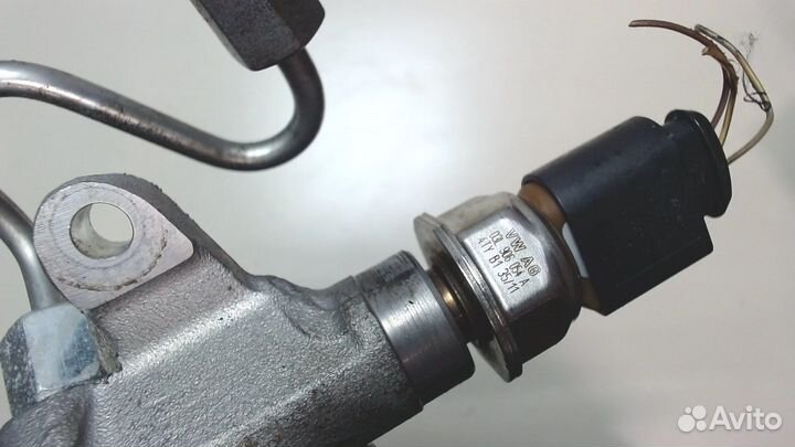 Рампа топливная Volkswagen Golf 6, 2011