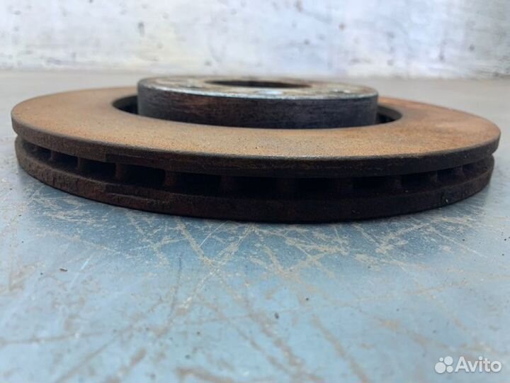 Диск тормозной передний правый Peugeot 208 хэтчбек